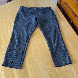 Nike Running Cropped Swirl Patterned Leggings